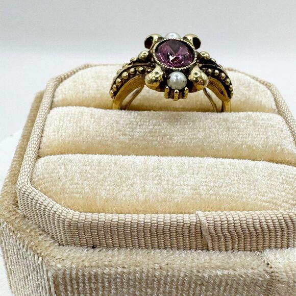 Vtg Avon Queensbury Purple Faux Amethyst Ring Victorian Revival Size 5-6.5 - Picture 9 of 14